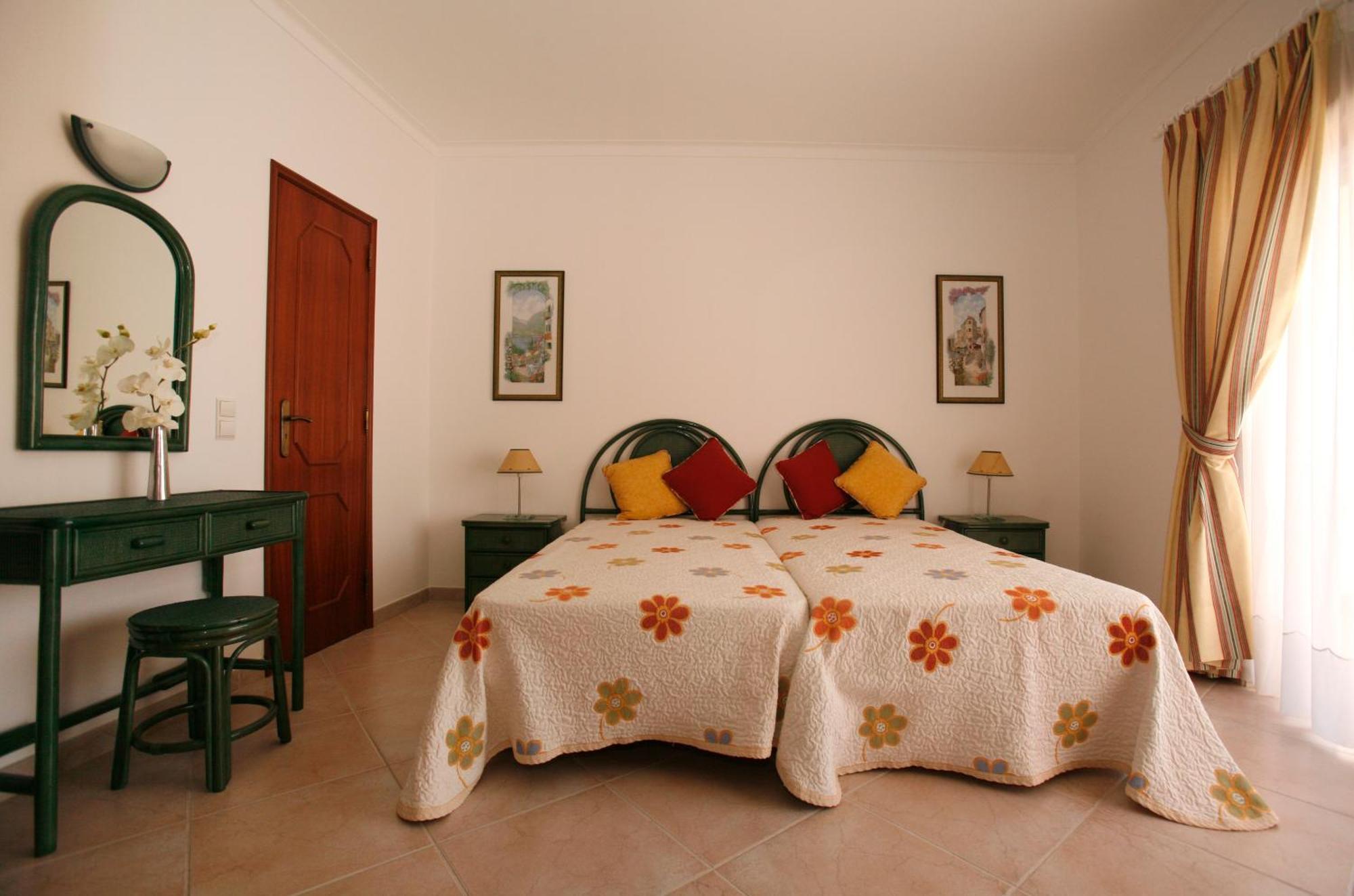 Apartamentos Coral Do Vau Портиман Екстериор снимка